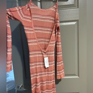New backless long sleeve dress